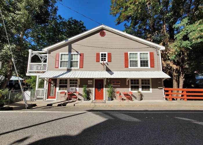 Carriage House Inn