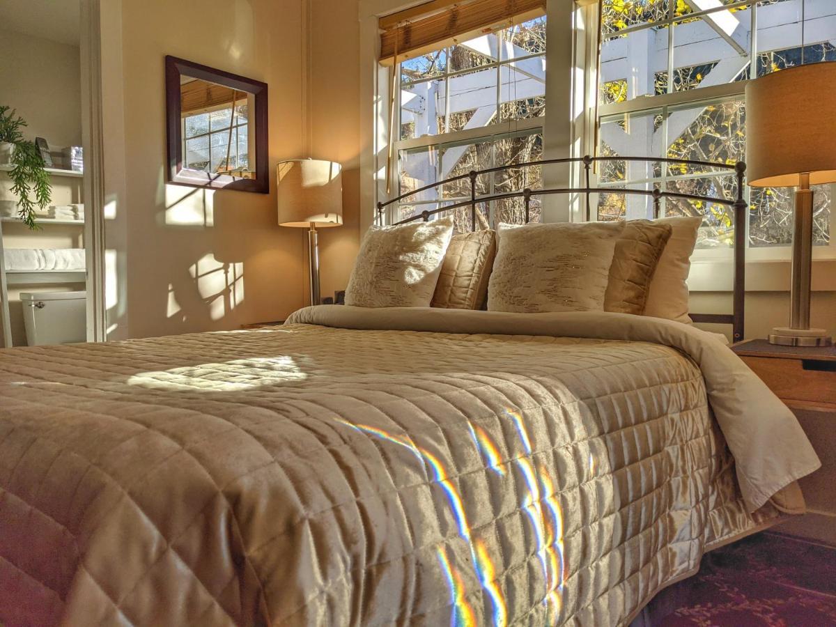 Carriage House Inn